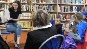 mv-public-library-julia-beggs-reads-story