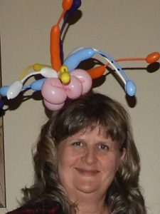 mary-lou-wills-models-fascinator 