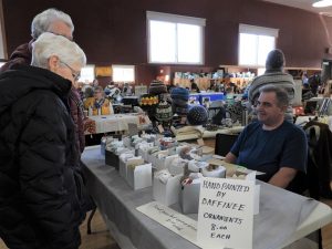 daffinee-ornaments-corwin-quade