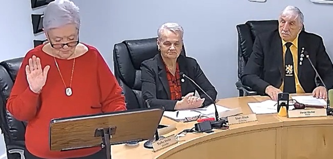 Linda Neuman officially rejoins MV Council